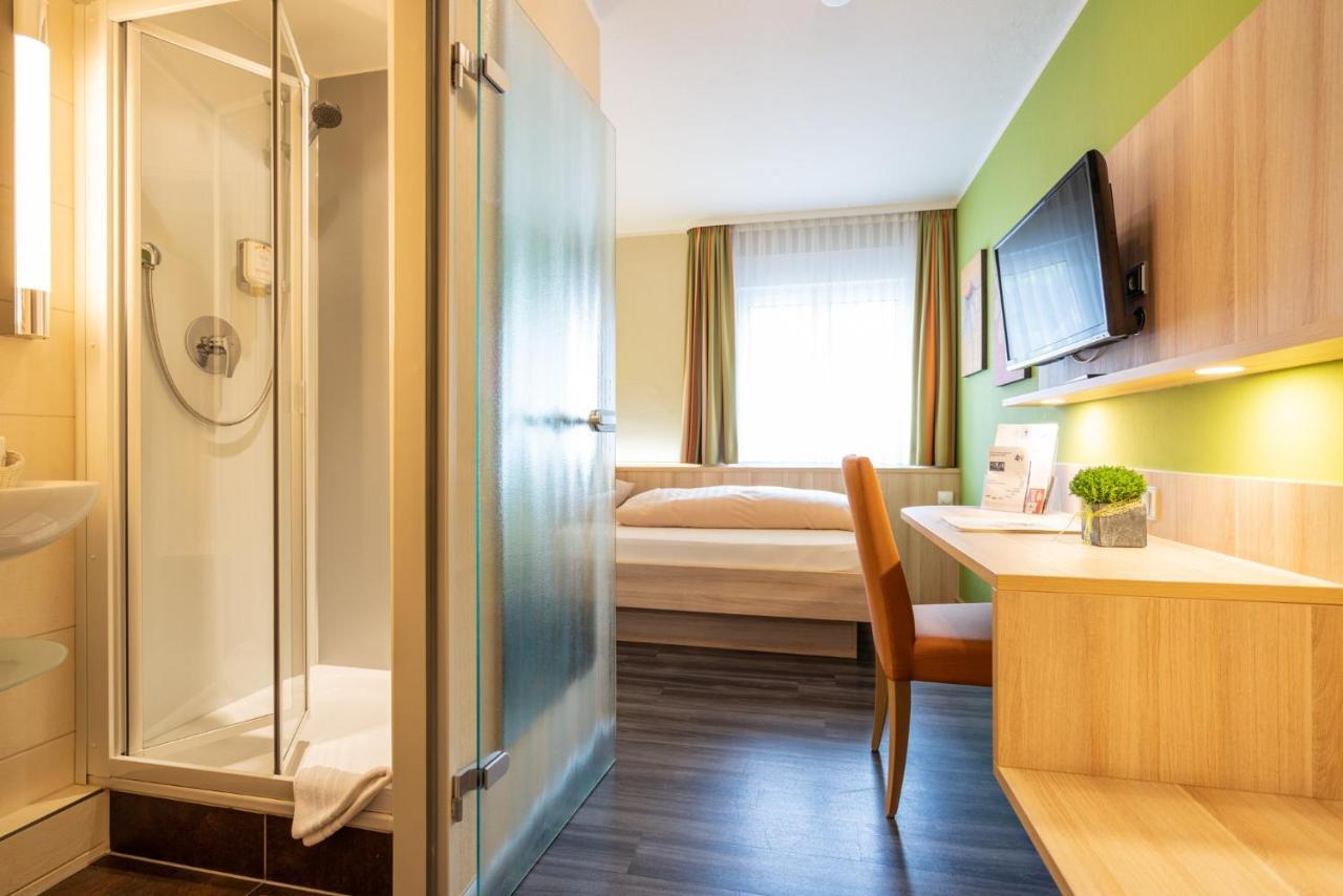 Hotel-Gasthaus Adler ช็อปฟ์ไฮม์ ภายนอก รูปภาพ