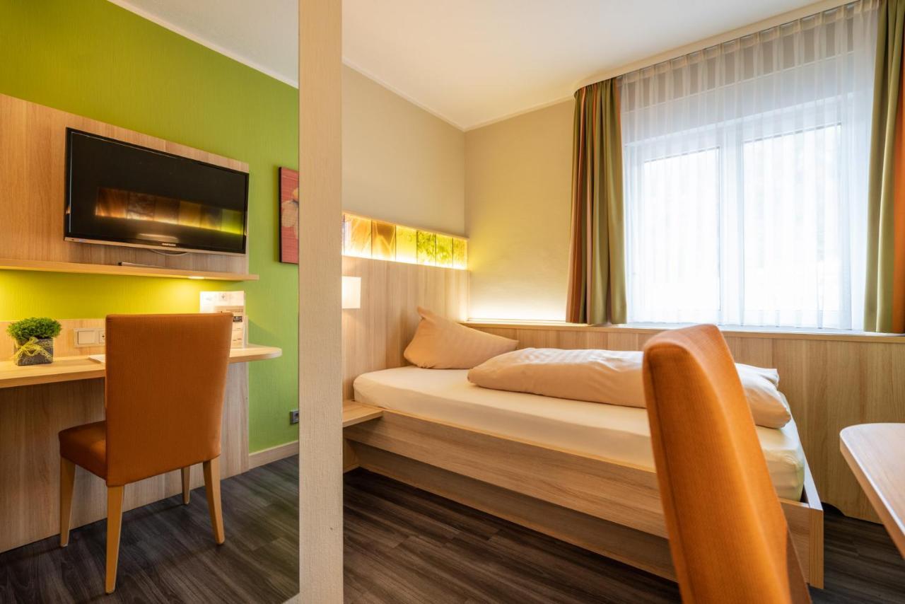 Hotel-Gasthaus Adler ช็อปฟ์ไฮม์ ภายนอก รูปภาพ